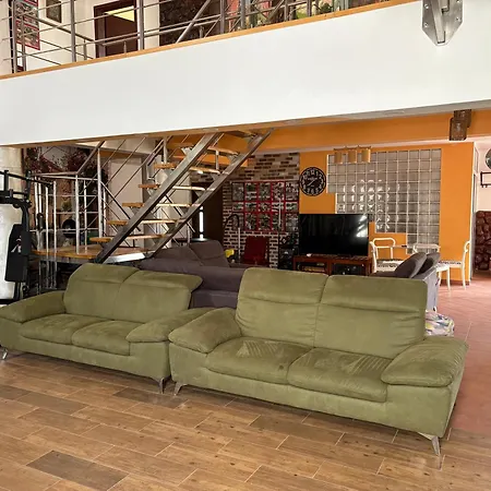 Bed and breakfast Retreat In The *