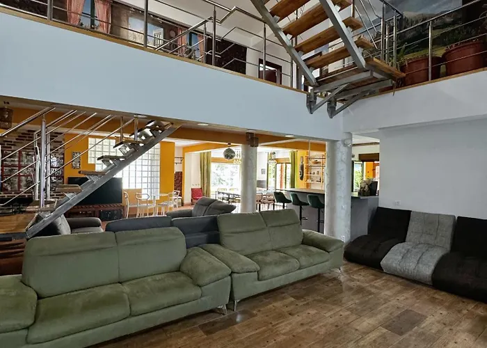 Bed & Breakfast Retreat In The